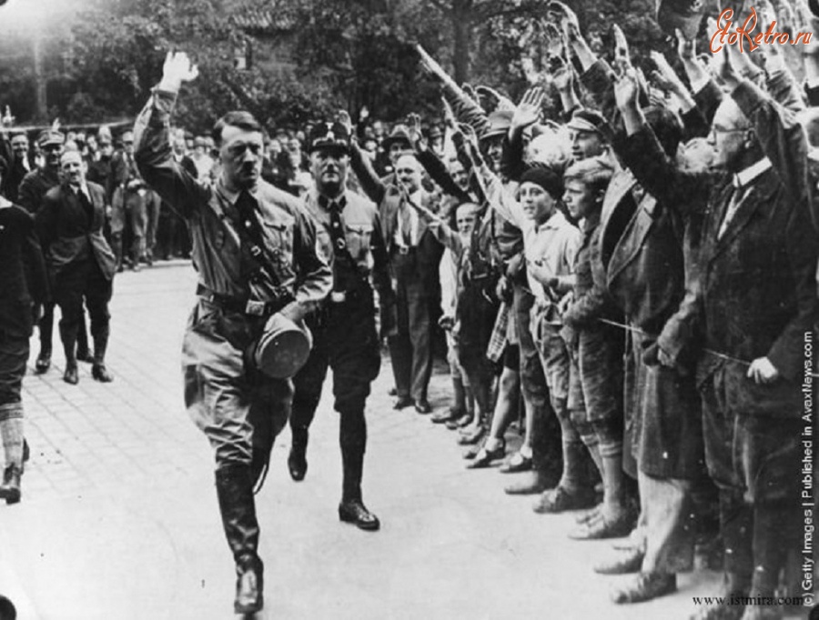 Нюрнберг - Адольф Гитлер, лидер немецкой национал-социалистической партии, во время визита в Мюнхене. 1929 год