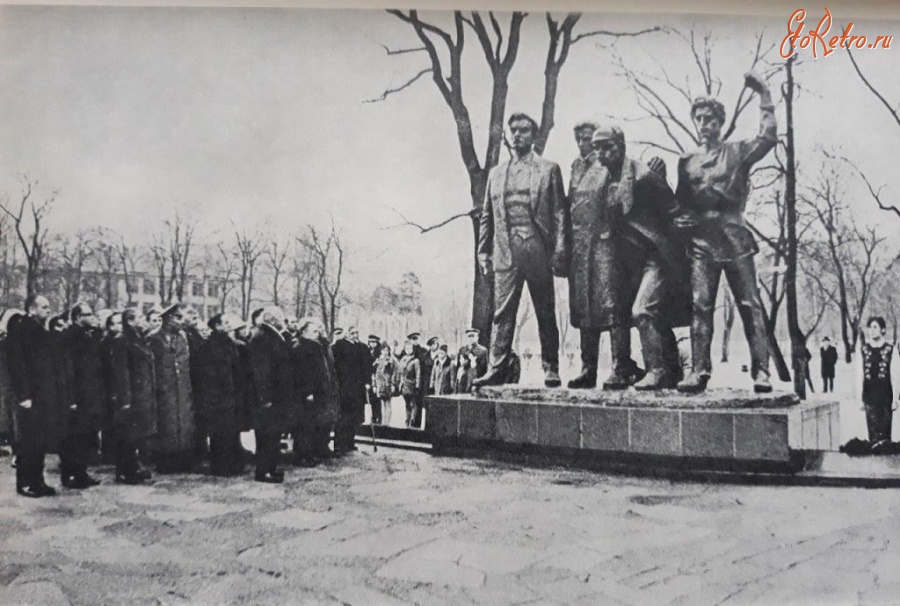 Каунас - Торжественное открытие памятника четырём коммунистам