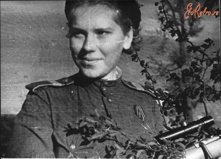Солдаты и офицеры Советской армии - Снайпер Роза Шанина.