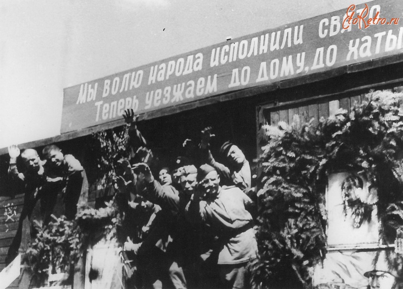 Солдаты и офицеры Советской армии - Эшелон с демобилизованными советскими военнослужащими отправляется из Берлина