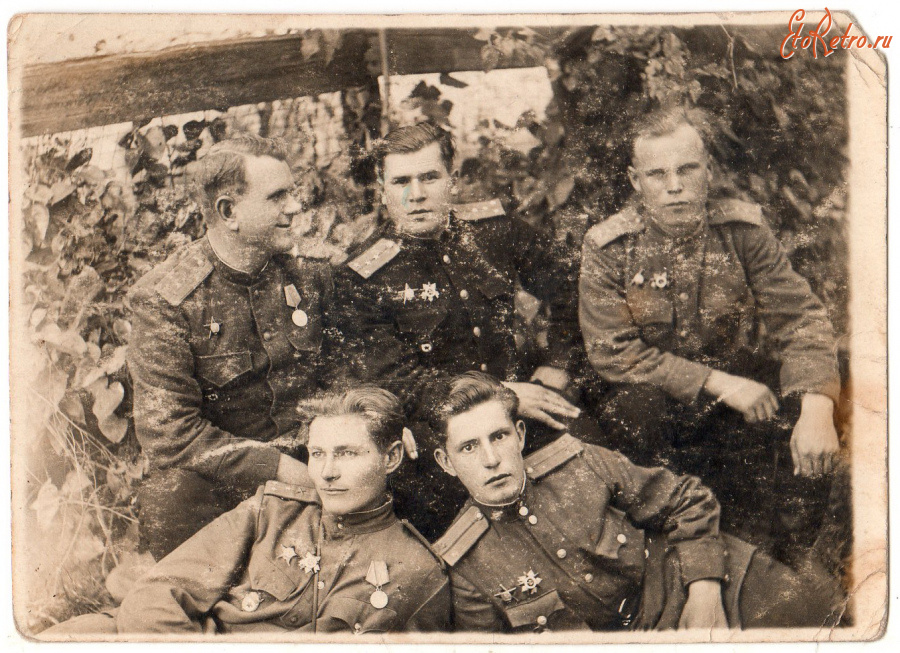 Солдаты и офицеры Советской армии - Армейское фото (1944г.) Венгрия