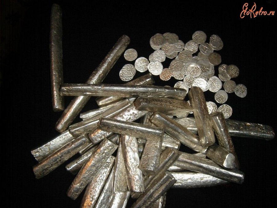 Старинные деньги (бумажные, монеты) - Клад новгородских гривен массой 4600г и 170 дирхемов