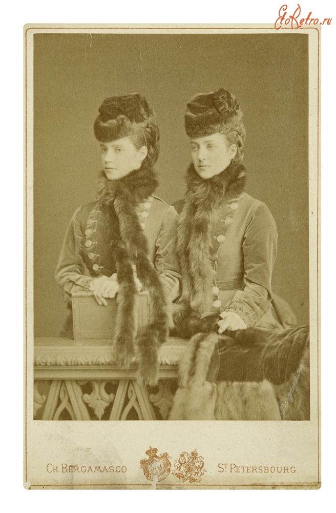 Ретро знаменитости - Фото Великой Княгини Марии Федоровны с сестрой принцессой Александрой (супругой принца Уэльского Эдуарда, будущего короля Эдуарда VII).