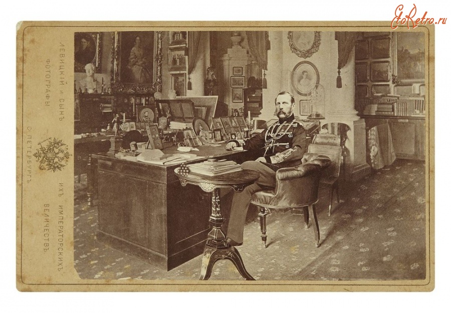 Ретро знаменитости - Фото Императора Александра II в интерьере своего кабинета в Зимнем дворце.