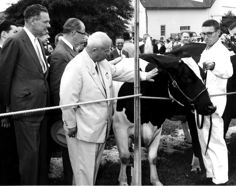 Ретро знаменитости - Н.С. Хрущев инспектирует сельское хозяйство 1959