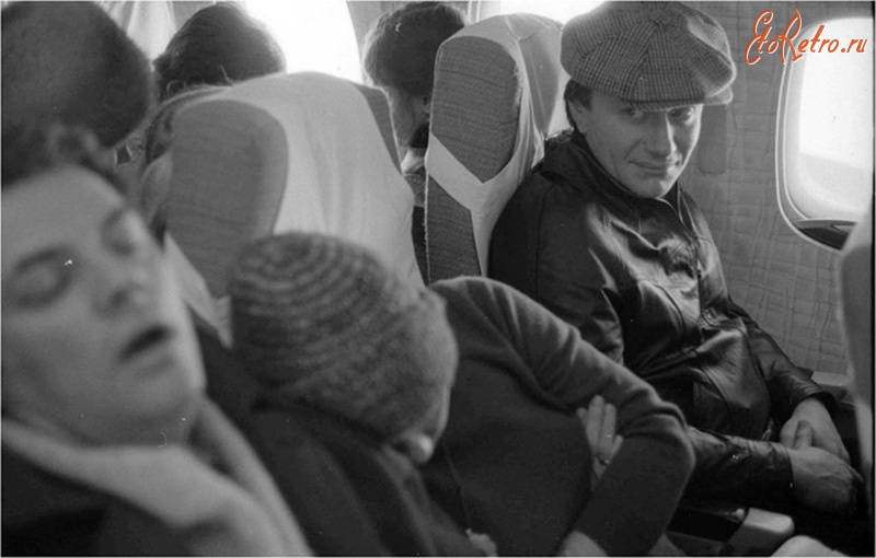 Ретро знаменитости - Андрей Миронов и Александр Ширвиндт в самолете, 1970.