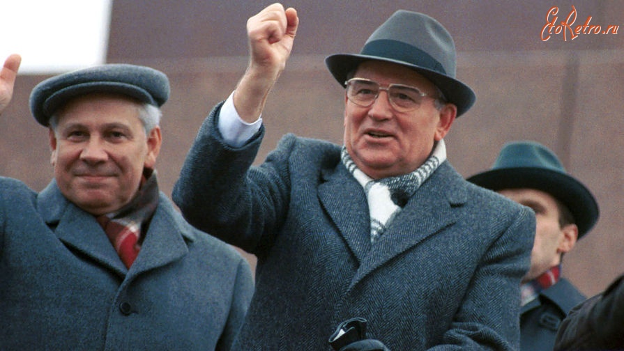 Ретро знаменитости - Анатолий Лукьянов и Михаил Горбачёв – 1985
