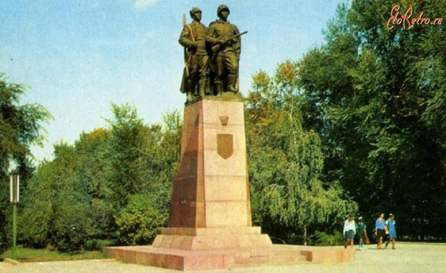 Бишкек - Фрунзе. Памятник героям-комсомольцам