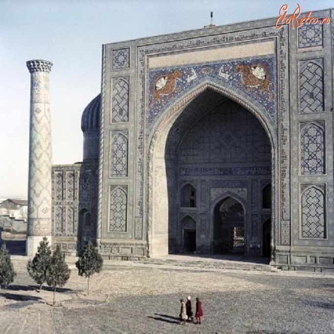 Узбекистан - Медресе Шир-Дор на площади Регистан, построенное в XVII веке. Узбекская ССР. 1967.