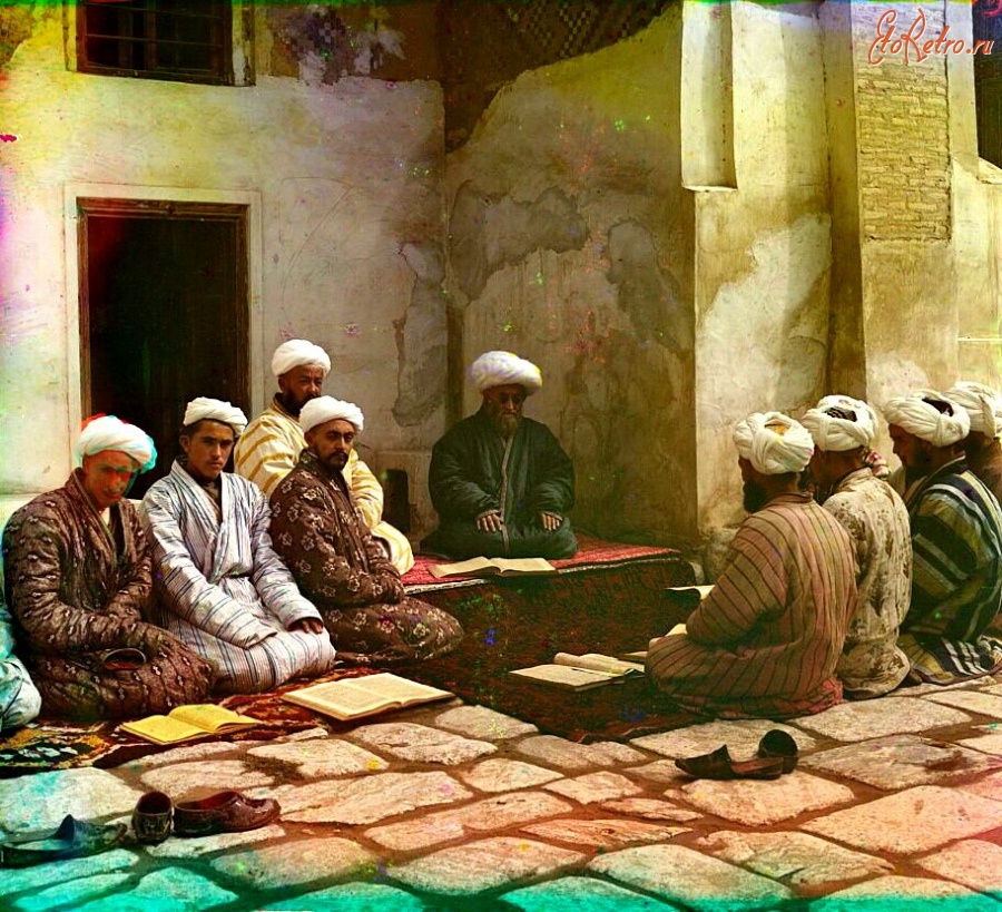 Узбекистан - Самарканд. Студенты медресе, 1911
