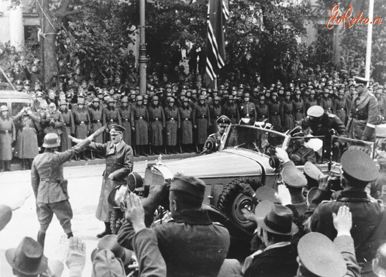 Варшава - Церемония приветствия немецкими войсками прибывшего в Варшаву А.Гитлера