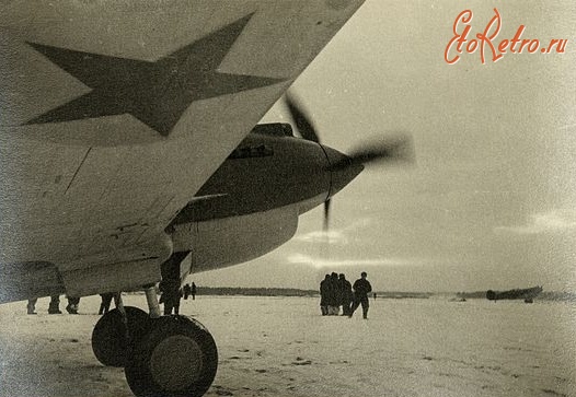 Авиация - Фронтовой истребитель Кёртисс Р-40 на аэродроме зимой