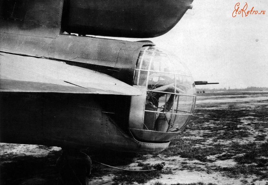 Авиация - Кормовая пулемётная точка советского бомбардировщика ТБ-7 (Пе-8) с пулемётами ШКАС.