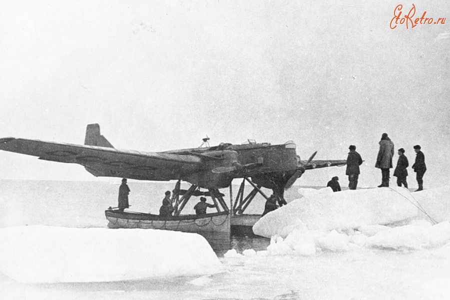 Авиация - АНТ-7 полярного летчика Головина во льдах.