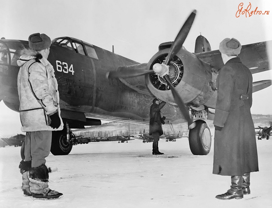 Авиация - Советские лётчики принимают американский средний бомбардировщик А-20 (Douglas A-20 Boston). передаваемый по ленд-лизу. Ном