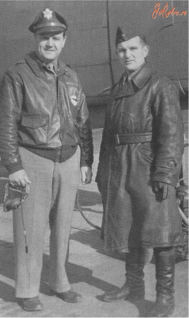 Авиация - Авиаинженер Яцкевич и американский лётчик Мак-Фарленд на аэродроме в Фэрбенксе. Алсиб,1943-1944