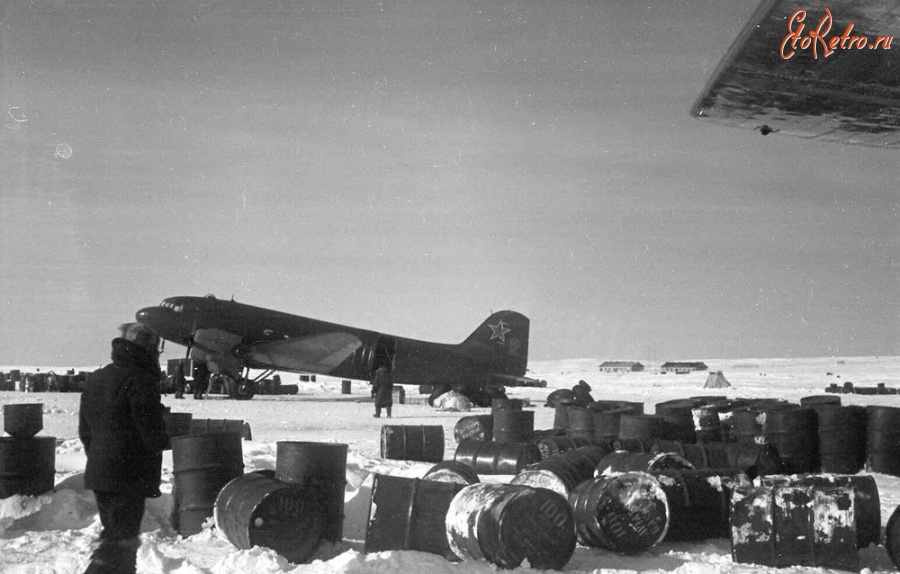 Авиация - Самолёт Ли-2 на аэродроме Алсиба Сеймчан.  1942-1945