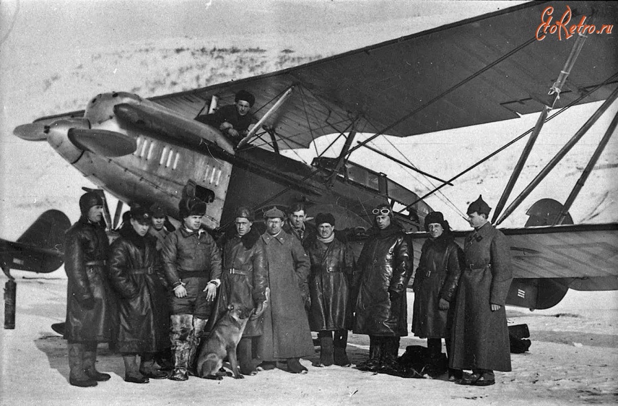 Авиация - Авиаторы у самолёта М.В.Водопьянова ЛП-5 СССР-67 в бухте Нагаева. 1935