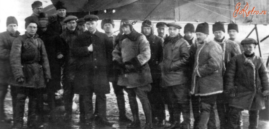 Авиация - Авиаконструктор Н.Н.Поликарпов (в центре) с сотрудниками