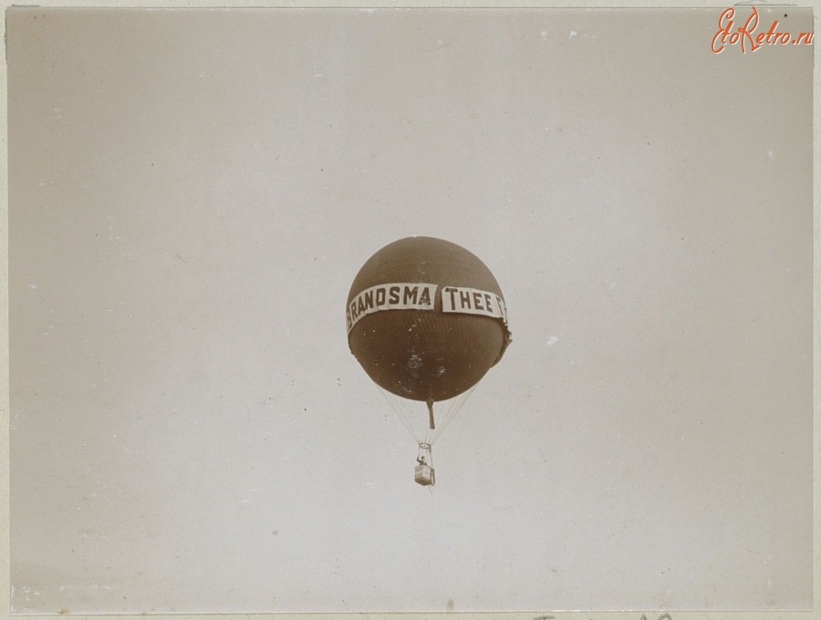 Авиация - Воздушный шар с рекламой Чай Е. Брандсма над городской ярмаркой