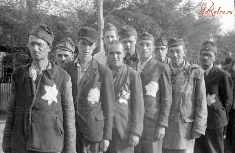 Сербия - Группа евреев, освобожденных частями Красной Армии в районе населенного пункта Бор
