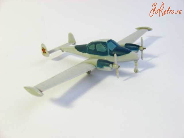 Игрушки - Модель самолета
