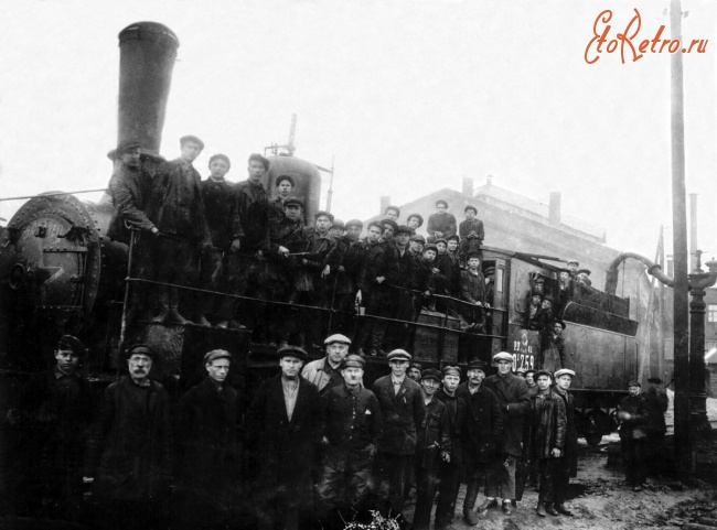 Железная дорога (поезда, паровозы, локомотивы, вагоны) - Работники депо Аткарск и паровоз Од-759.