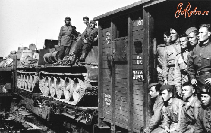 Железная дорога (поезда, паровозы, локомотивы, вагоны) - Эшелон Уральского добровольческого танкового корпуса по дороге на фронт