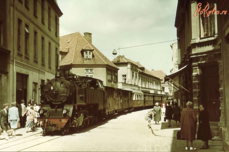 Железная дорога (поезда, паровозы, локомотивы, вагоны) - На улице города Бад-Доберан,ГДР