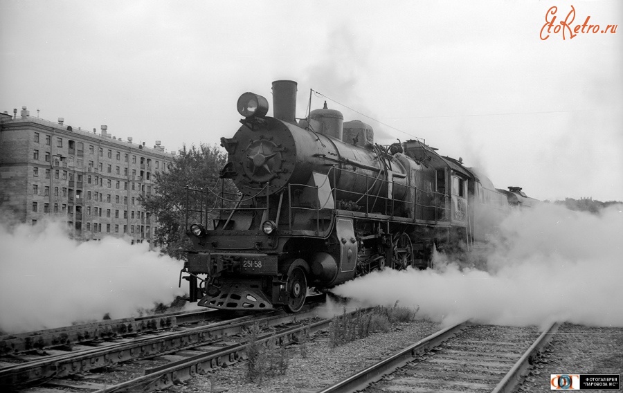 Железная дорога (поезда, паровозы, локомотивы, вагоны) - Паровоз Су251-58 с туристическим поездом на ст.Воробьевы Горы,Москва