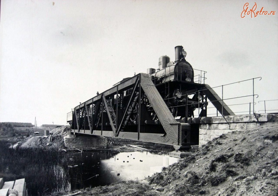 Железная дорога (поезда, паровозы, локомотивы, вагоны) - Паровоз серии Ку с поездом на мосту