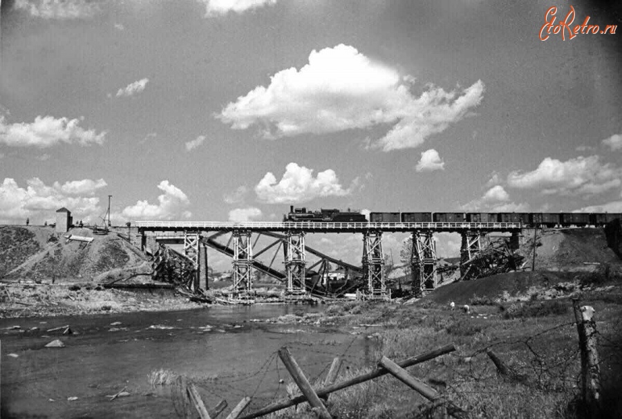 Железная дорога (поезда, паровозы, локомотивы, вагоны) - Паровоз серии Щ с поездом на временном мосту