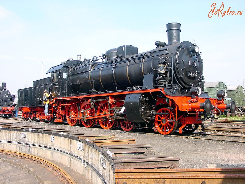 Железная дорога (поезда, паровозы, локомотивы, вагоны) - Пассажирский паровоз XII H2 (38 205) типа 2-3-0