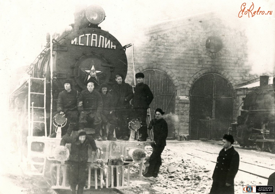 Железная дорога (поезда, паровозы, локомотивы, вагоны) - Учащиеся ЧТЖТ на паровозе ИС20-503 во время производственной практики в депо Челябинск