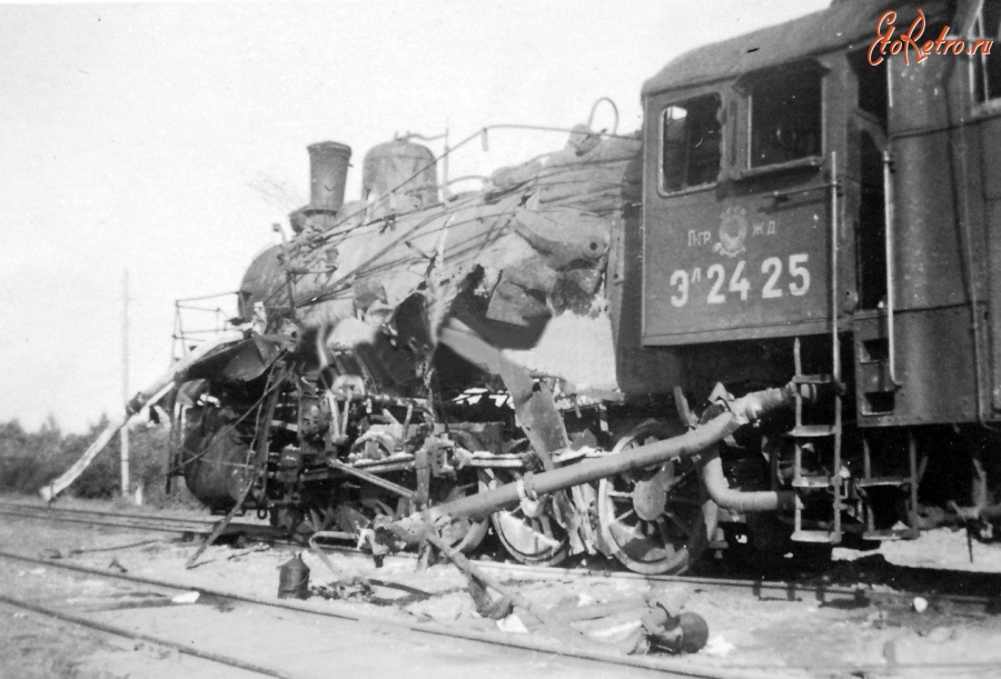 Железная дорога (поезда, паровозы, локомотивы, вагоны) - Паровоз Эл-2425 после бомбежки