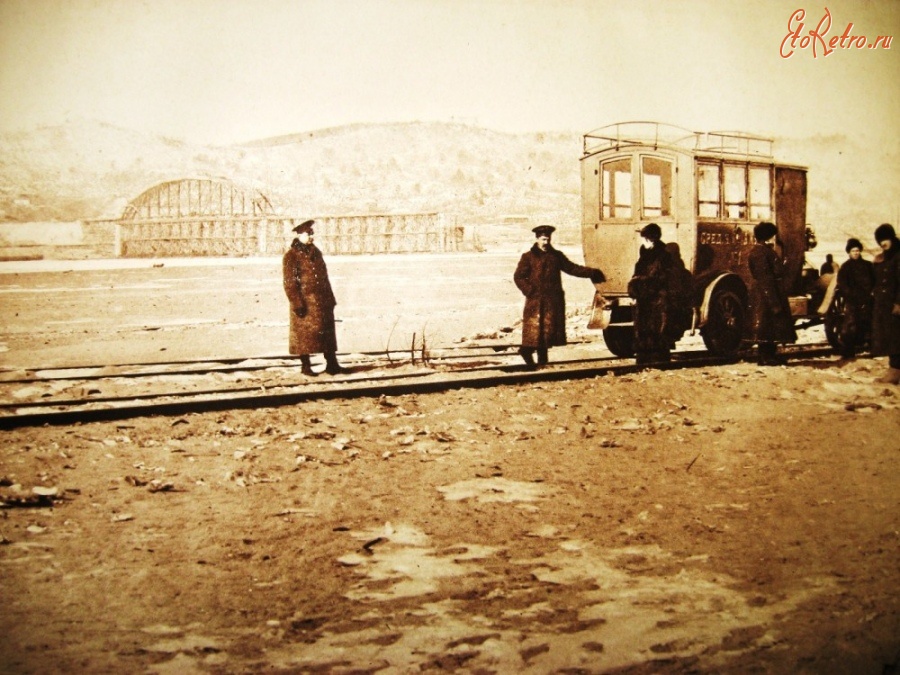 Железная дорога (поезда, паровозы, локомотивы, вагоны) - Автомобиль на железнодорожном ходу на колее проложенной по льду р.Зеи