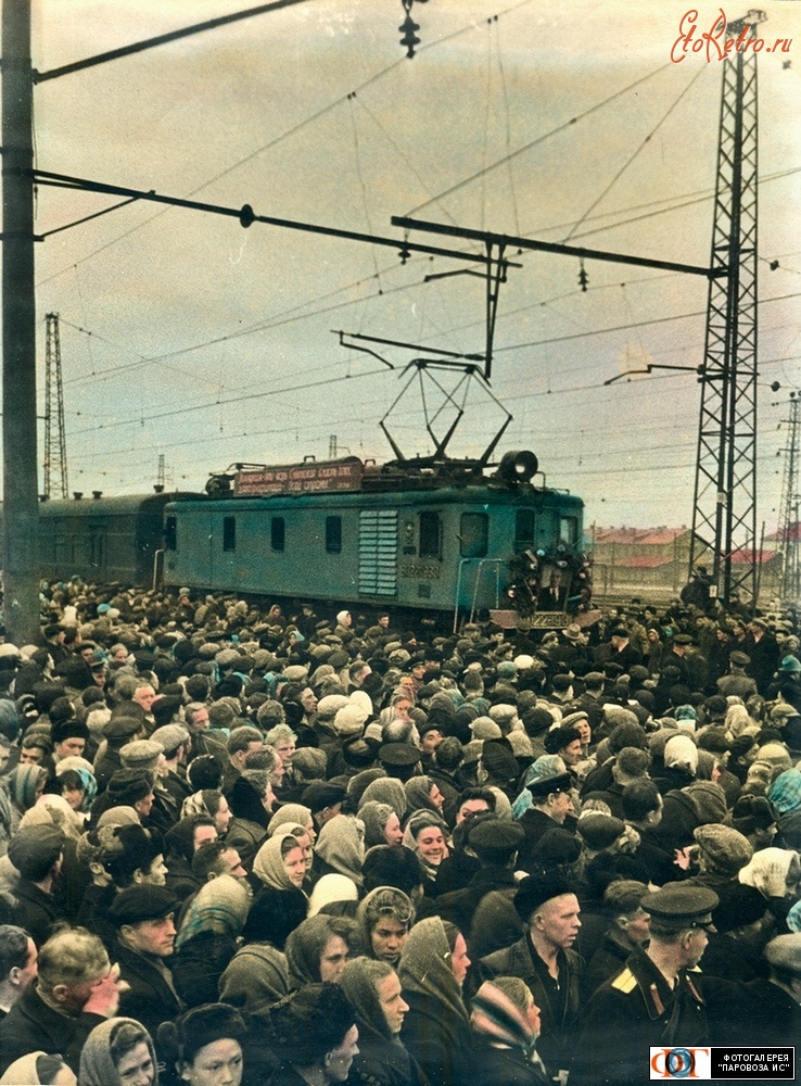 Железная дорога (поезда, паровозы, локомотивы, вагоны) - Электровоз ВЛ22М-1930 открывает движение на электротяге