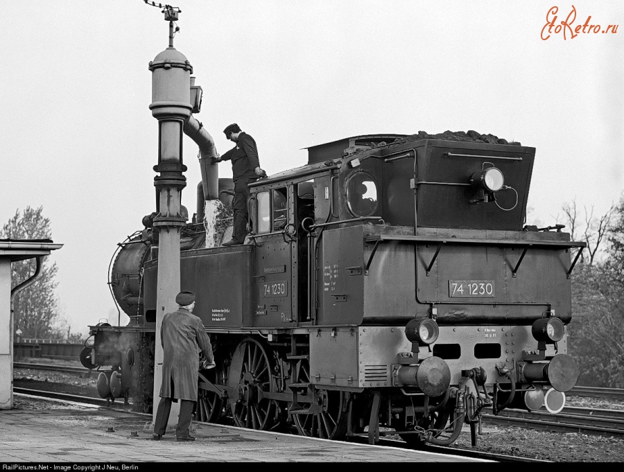 Железная дорога (поезда, паровозы, локомотивы, вагоны) - Танк-паровоз 74 1230 типа 1-3-0 набирает воду