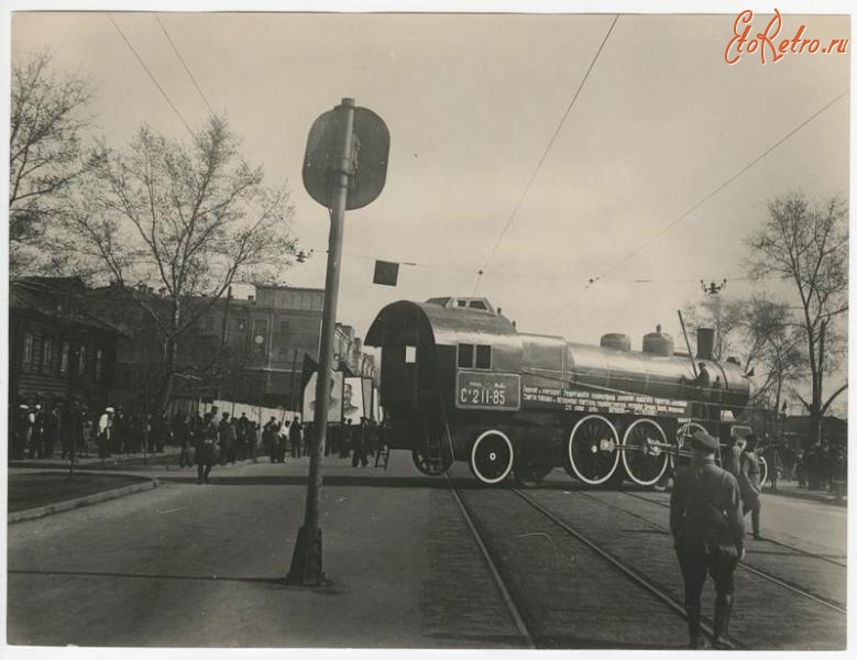 Железная дорога (поезда, паровозы, локомотивы, вагоны) - Макет паровоза  Су211-85 на праздничной демонстрации