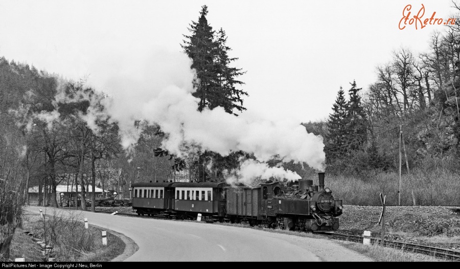 Железная дорога (поезда, паровозы, локомотивы, вагоны) - Узкоколейный танк-паровоз 99 5902  типа 0-2-2 с поездом