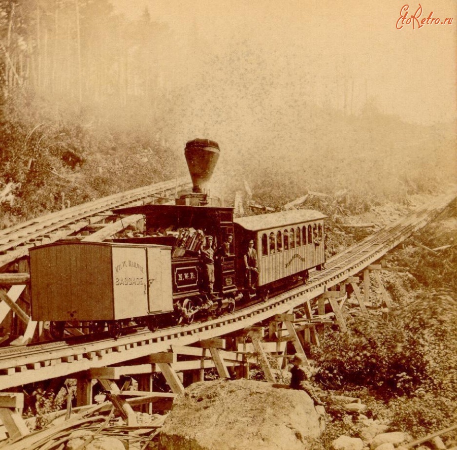 Железная дорога (поезда, паровозы, локомотивы, вагоны) - Поезд выходит из депо на зубчатой железной дороге