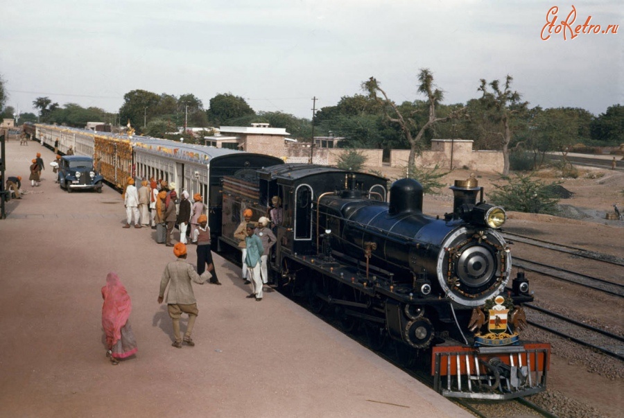 Железная дорога (поезда, паровозы, локомотивы, вагоны) - Специальный поезд ожидает прибытия семейства раджи Марвара