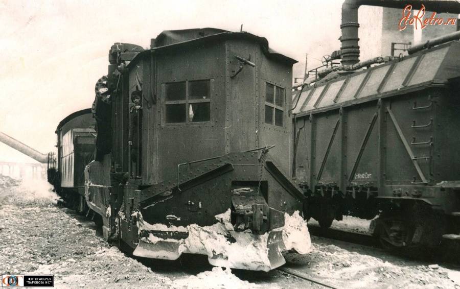 Железная дорога (поезда, паровозы, локомотивы, вагоны) - Струг-снегоочиститель на территории Магнитогорского металлургического комбината