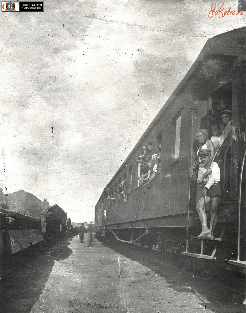 Железная дорога (поезда, паровозы, локомотивы, вагоны) - Дети металлургов уезжают в пионерский лагерь