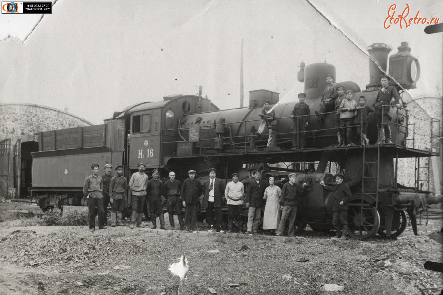 Железная дорога (поезда, паровозы, локомотивы, вагоны) - Работники депо Облучье у паровоза Кк.16