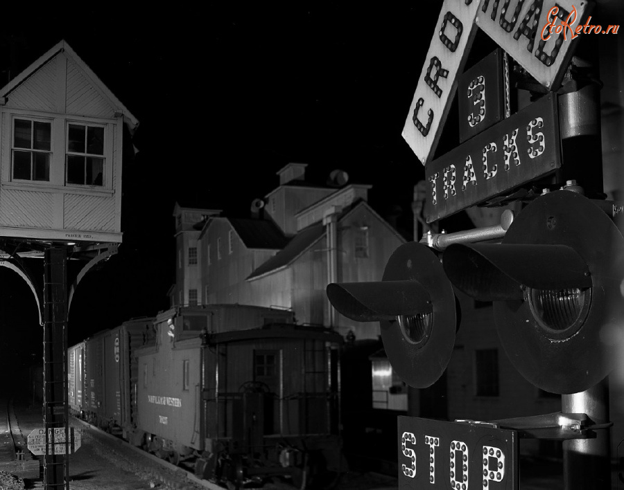 Железная дорога (поезда, паровозы, локомотивы, вагоны) - Поезд N.96 с локомотивом Y6 на переезде Лурай Кроссинг