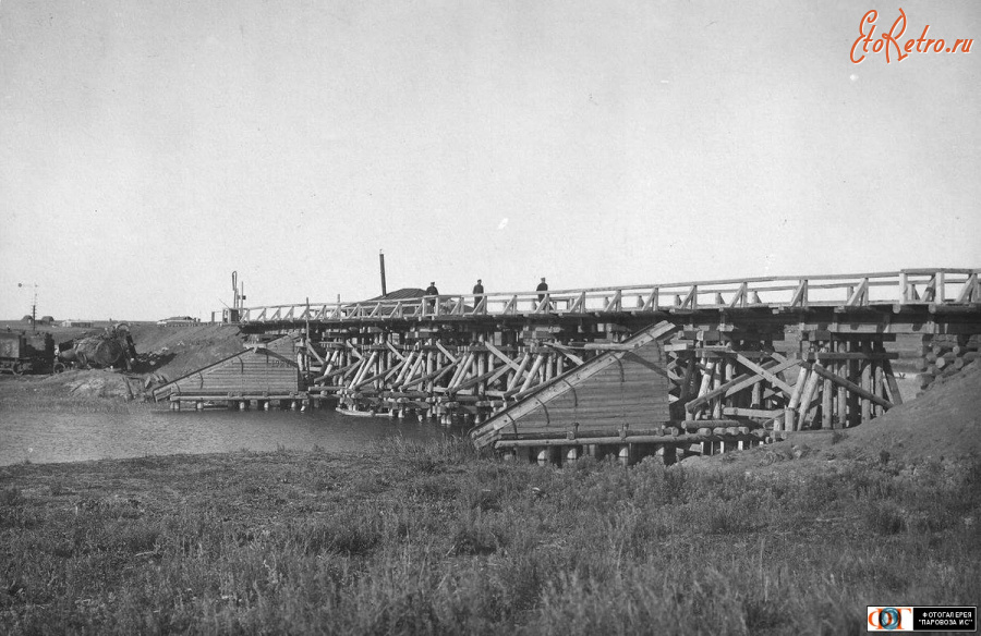 Железная дорога (поезда, паровозы, локомотивы, вагоны) - Временный деревянный мост на строительстве железной дороги Троицк-Орск                  ве
