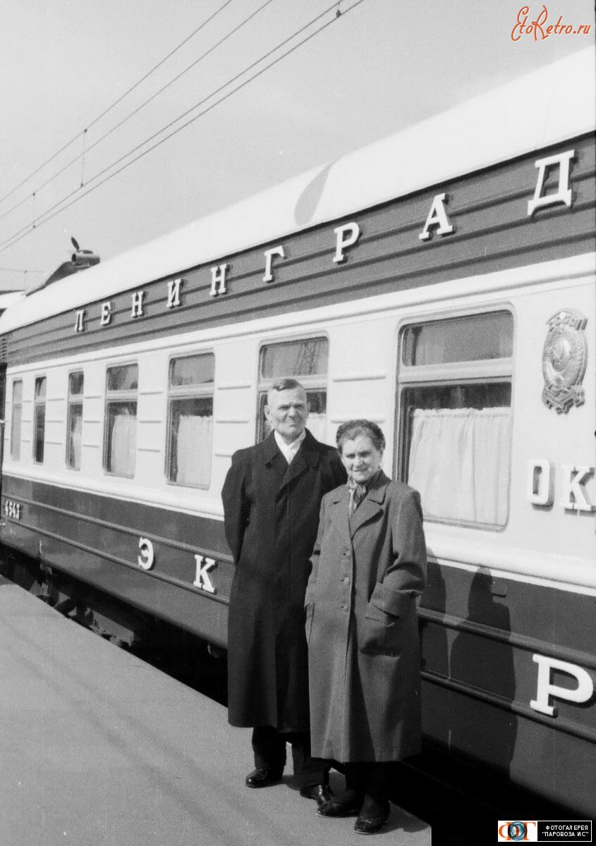 Железная дорога (поезда, паровозы, локомотивы, вагоны) - На платформе Ленинградского вокзала