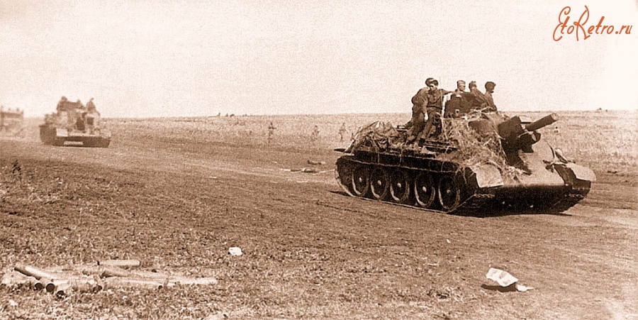 Войны (боевые действия) - СУ-122 из состава 1445 самоходно-артиллерийского полка выдвигаются в р-н Прохоровки, 10 июля 1943 г.