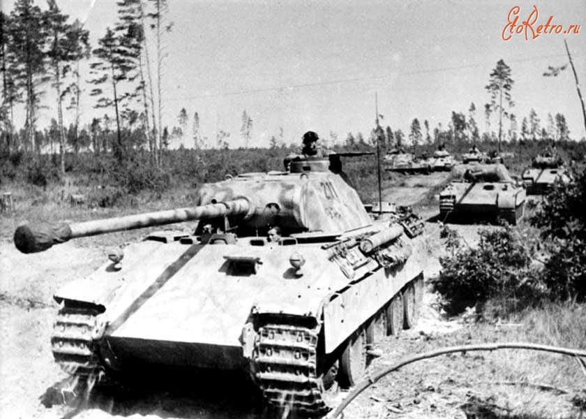 Войны (боевые действия) - Немецкие танки PzKpfw V «Пантера» в районе Орла.